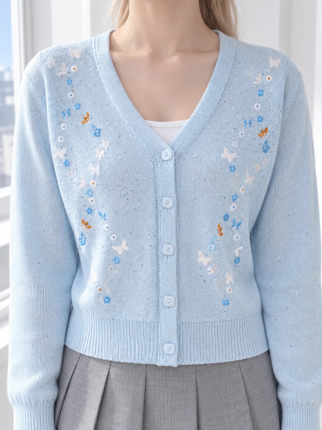 Floral embroidered V-neck cardigan — detail