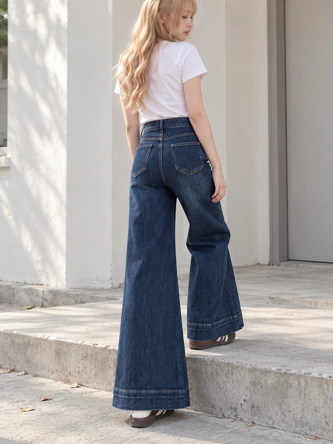 Dark blue wide-flare jeans — product cover
